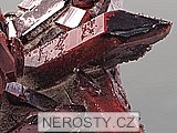křemen (červený)